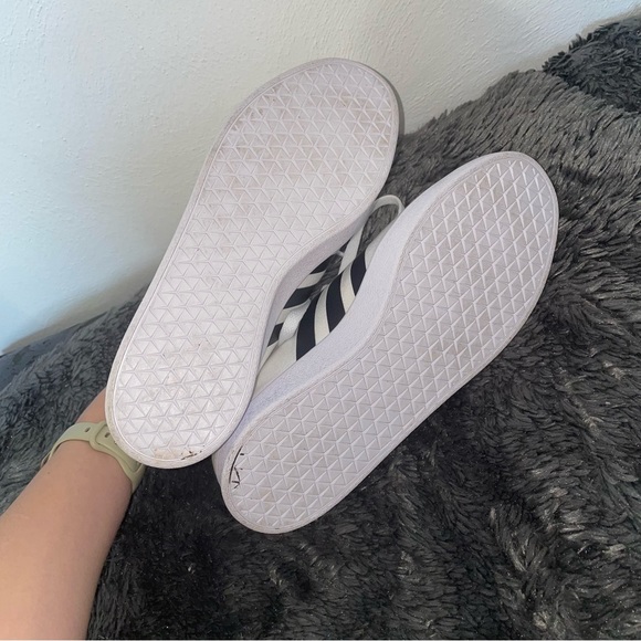 Adidas shoes - Picture 3 of 4